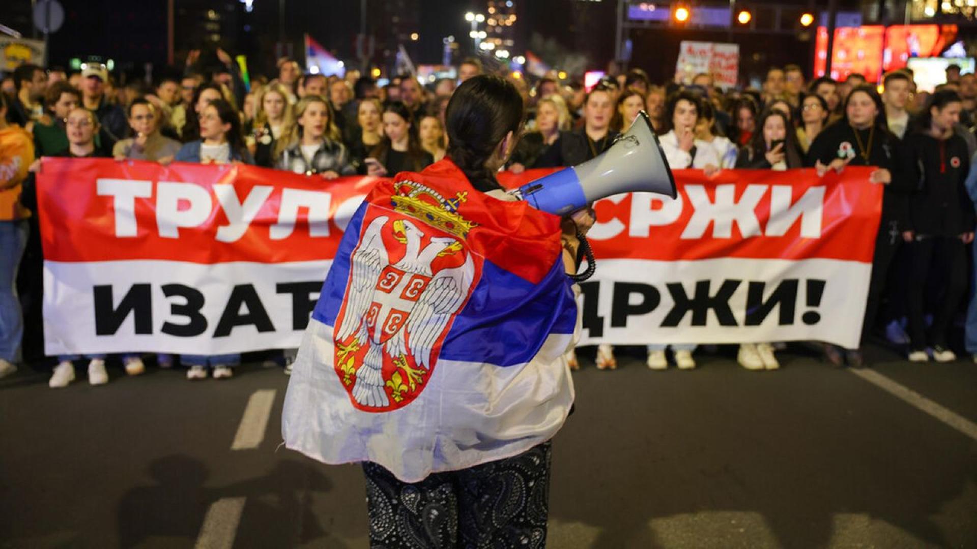 Пет месеца след срутването на козирката на гарата в Нови