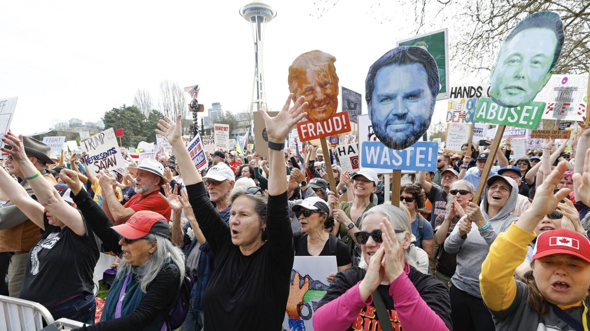 Протести под наслова Долу ръцете срещу американския президент Доналд Тръмп