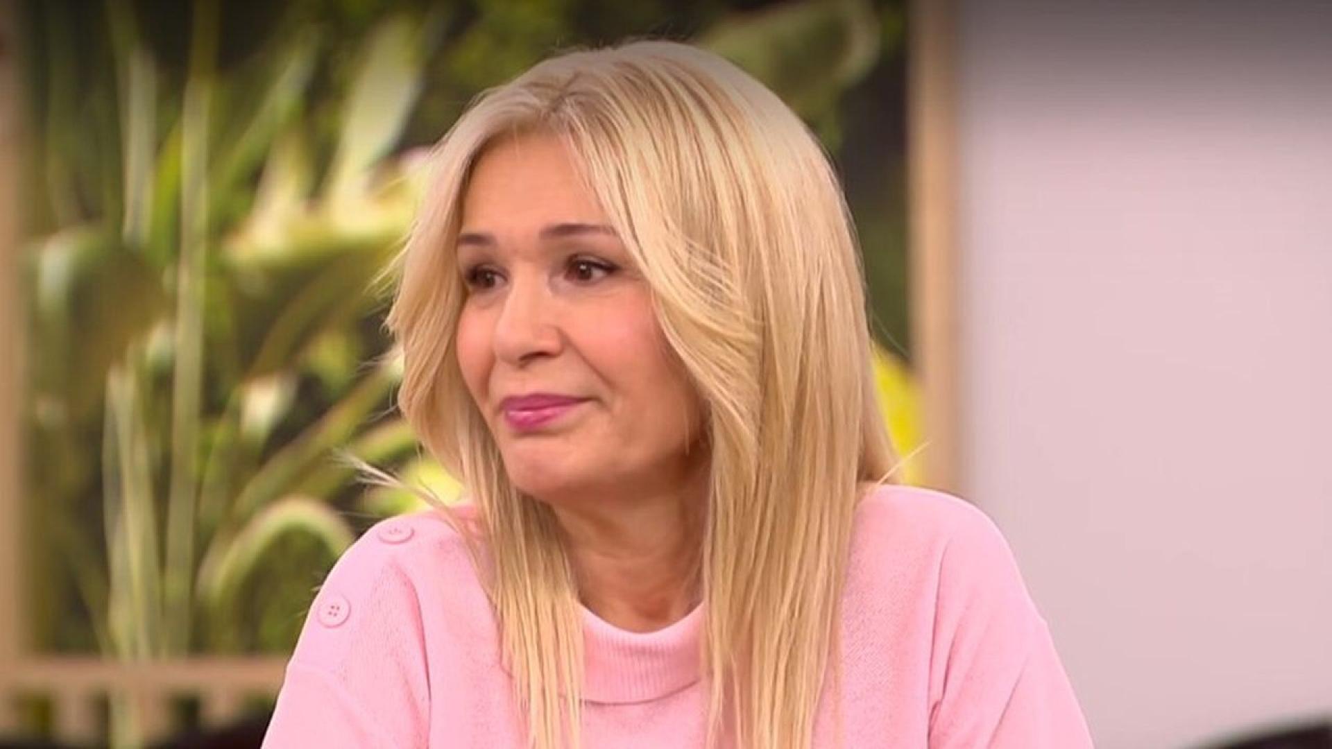 Водещата на На Кафе Гала се разплака в ефира на