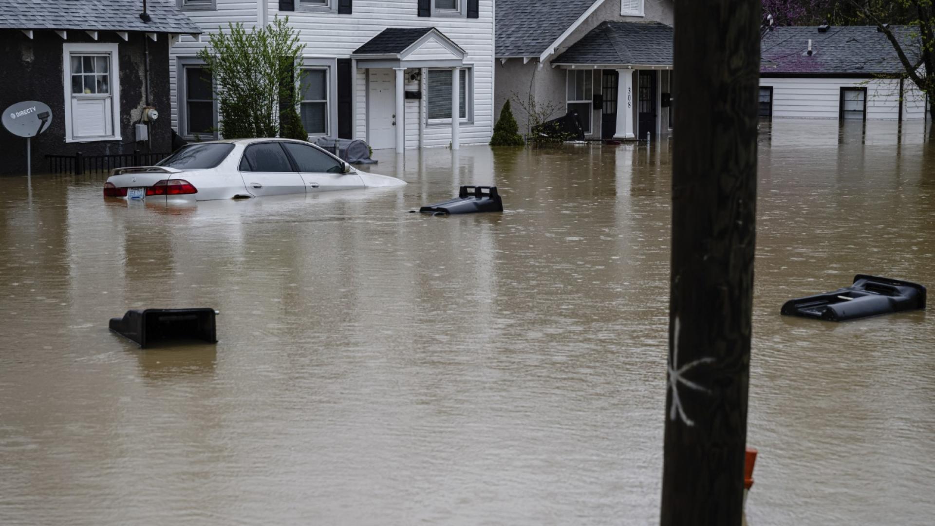 Жертвите на проливните дъждове и бури в САЩ от сряда
