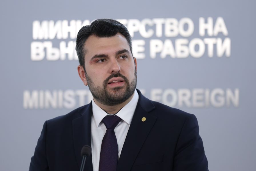 Външният министър: България е склонна да предложи въздушен коридор на Путин за срещата с Тръмп в Будапеща