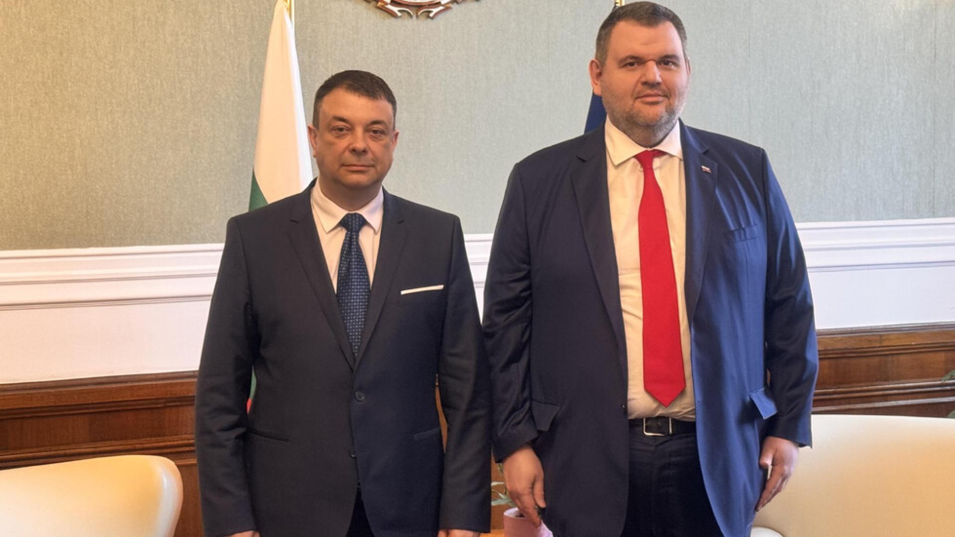 Лидерът на ДПС Ново начало Делян Пеевски присъедини кмета на Силистра