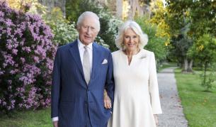 Крал Чарлз и кралица Камила показаха коледната си картичка за 2025 г.