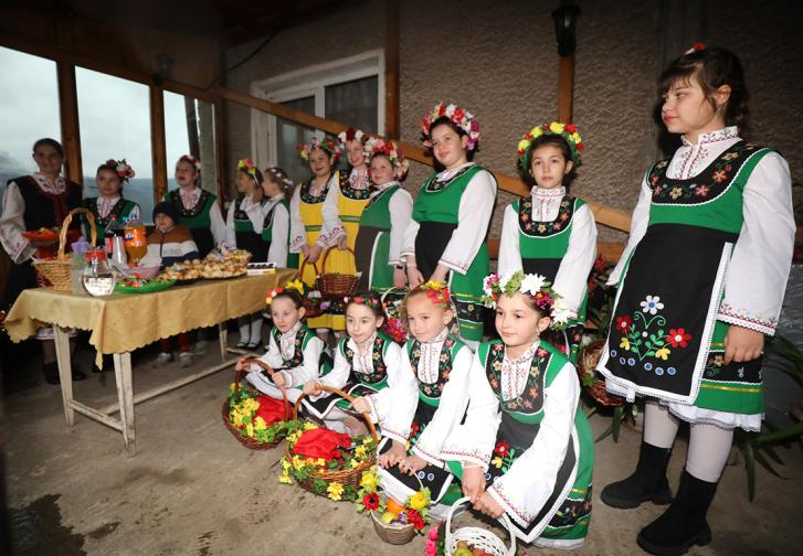 бов лазарки лазаровден цветница великден празник народен народни цветя яйца