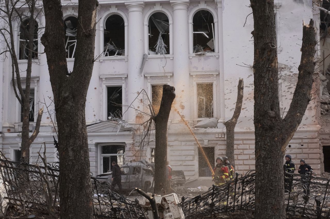 Руски дрон атакува жилищна сграда в Суми