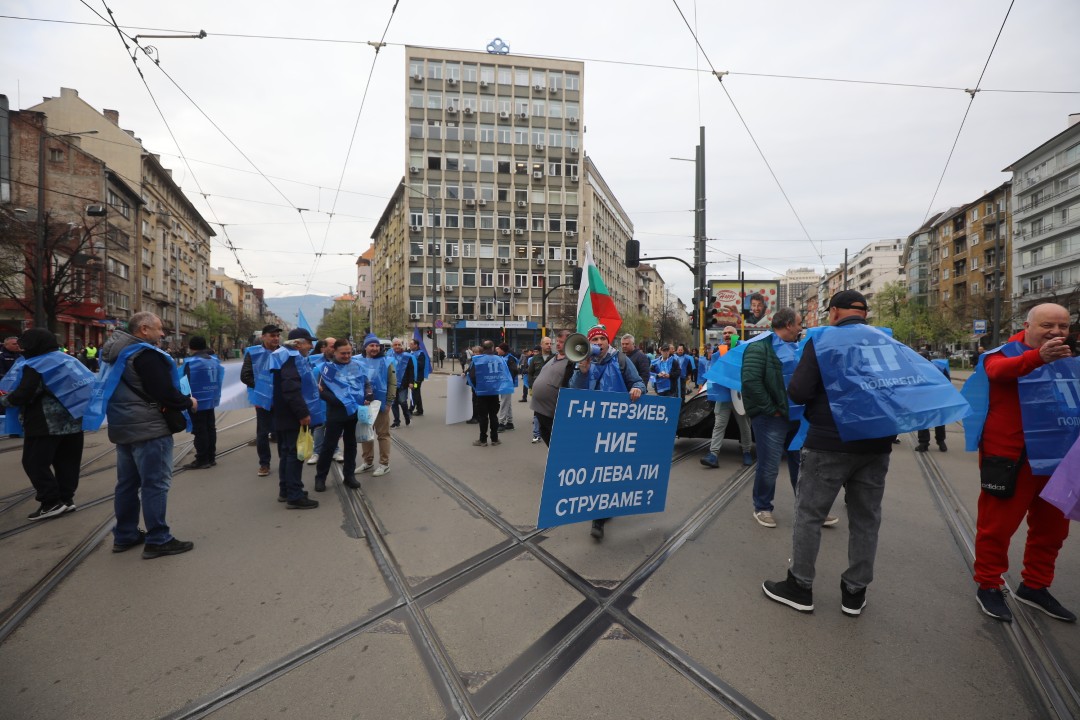<p>Започна протестът на работещите в градския транспорт в София. Акцията е част от националния протест под надслов &bdquo;Достоен труд &ndash; достойно заплащане! Без транспорт няма икономика!&ldquo;</p>
