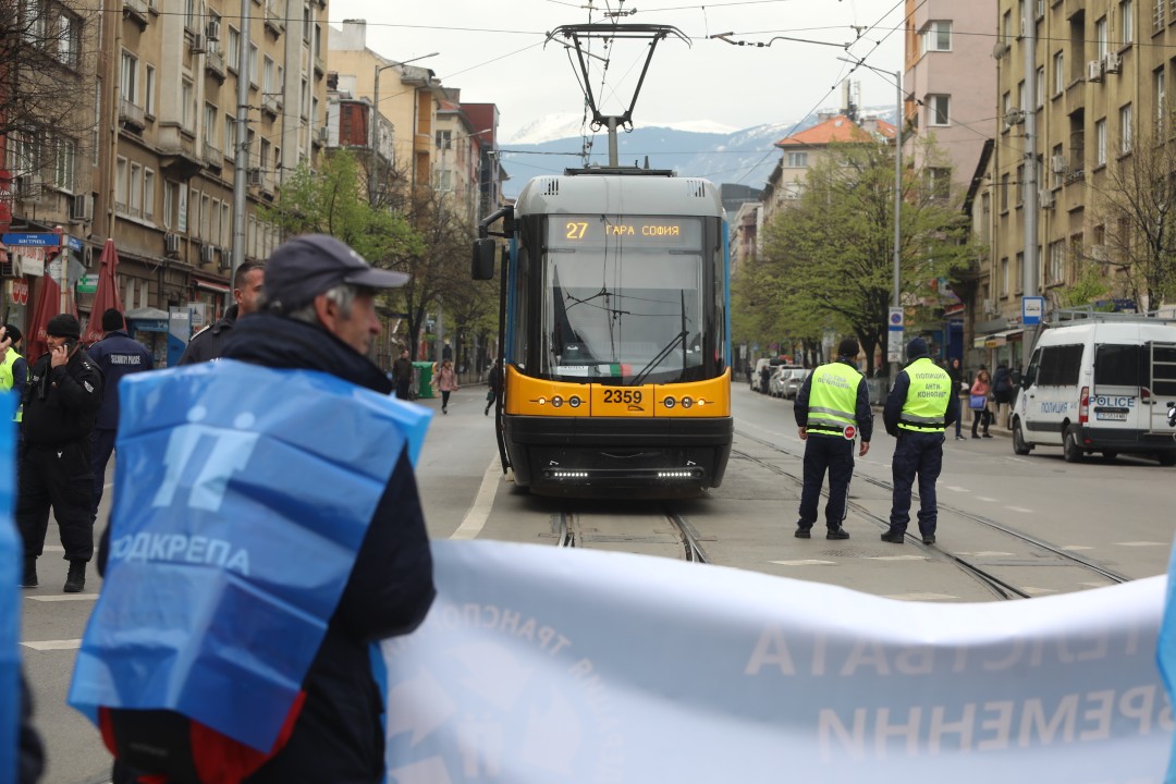 <p>Започна протестът на работещите в градския транспорт в София. Акцията е част от националния протест под надслов &bdquo;Достоен труд &ndash; достойно заплащане! Без транспорт няма икономика!&ldquo;</p>