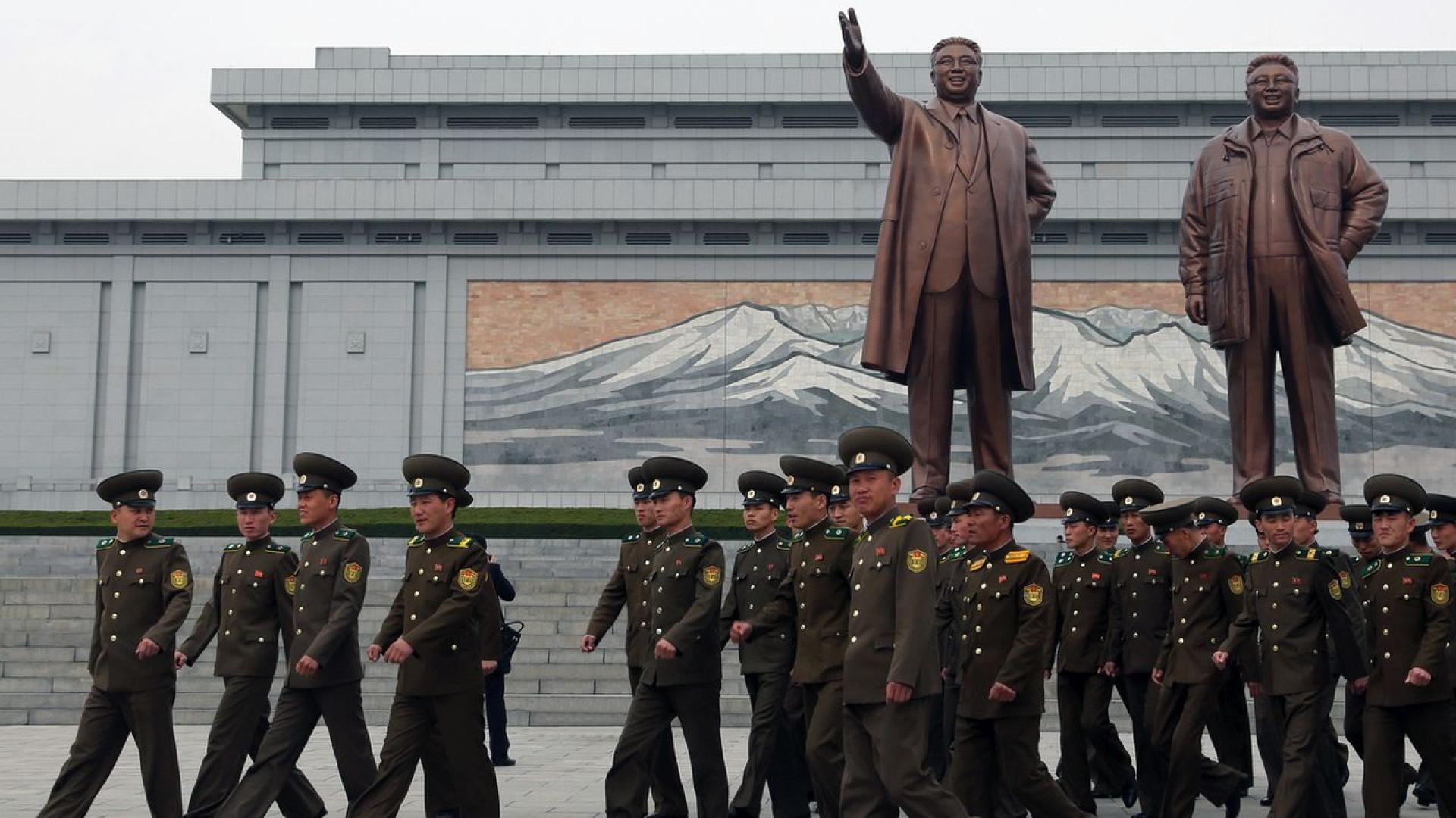 Нови сателитни изображения разкриват вероятно най големия военен кораб строен някога