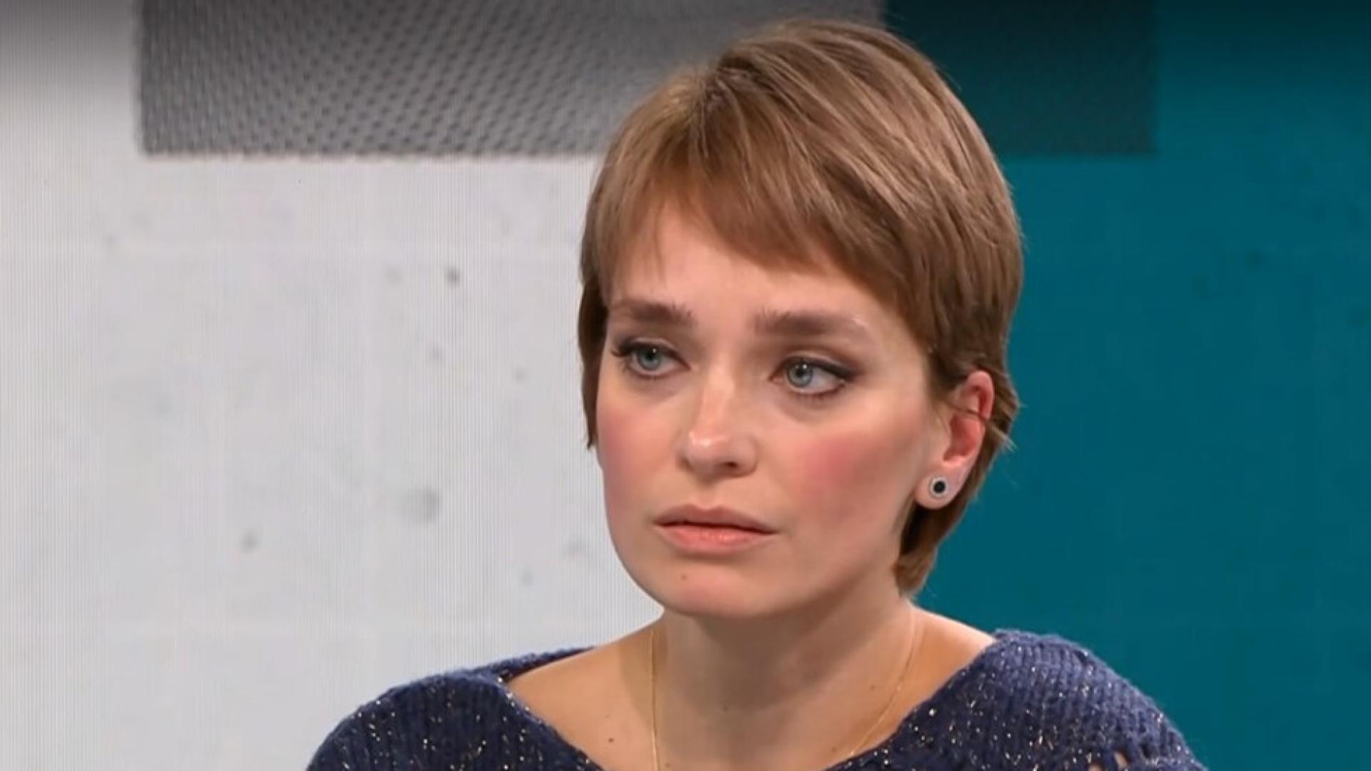 Ирена Милянкова сподели снимки във Фейсбук на своето новородено внуче