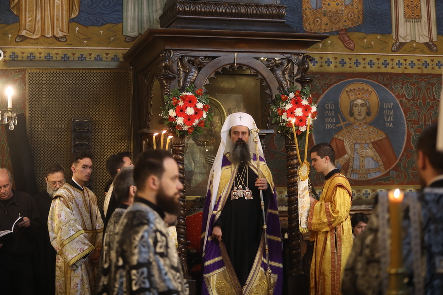 <p>На Велики петък: Богослужения за най-скръбния ден за християните в митрополитския храм &quot;Св. Неделя&quot;</p>