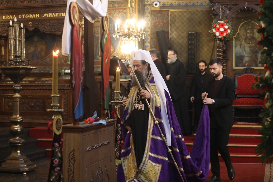 <p>На Велики петък: Богослужения за най-скръбния ден за християните в митрополитския храм &quot;Св. Неделя&quot;</p>