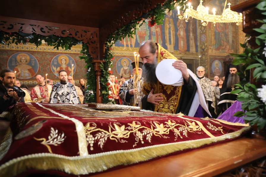 <p>На Велики петък: Богослужения за най-скръбния ден за християните в митрополитския храм &quot;Св. Неделя&quot;</p>