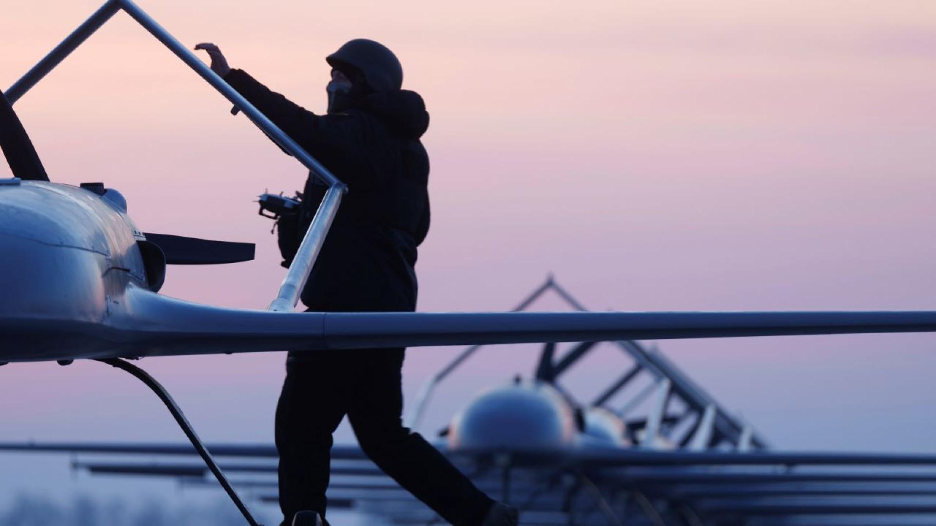 Руските сили атакуваха ключови съоръжения за производство на дронове в