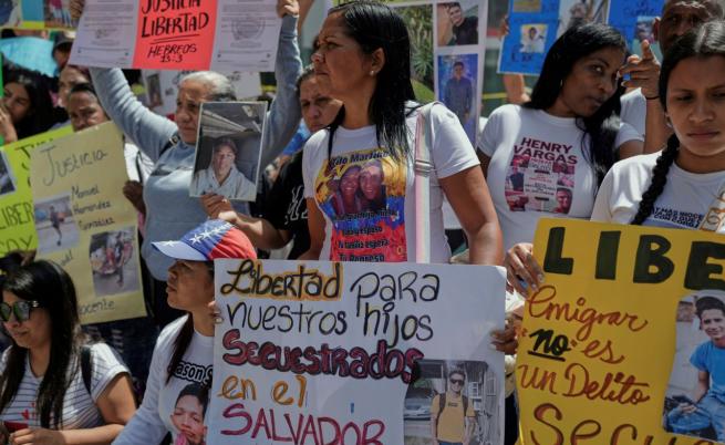 Върховният съд на САЩ спира депортацията на венецуелци