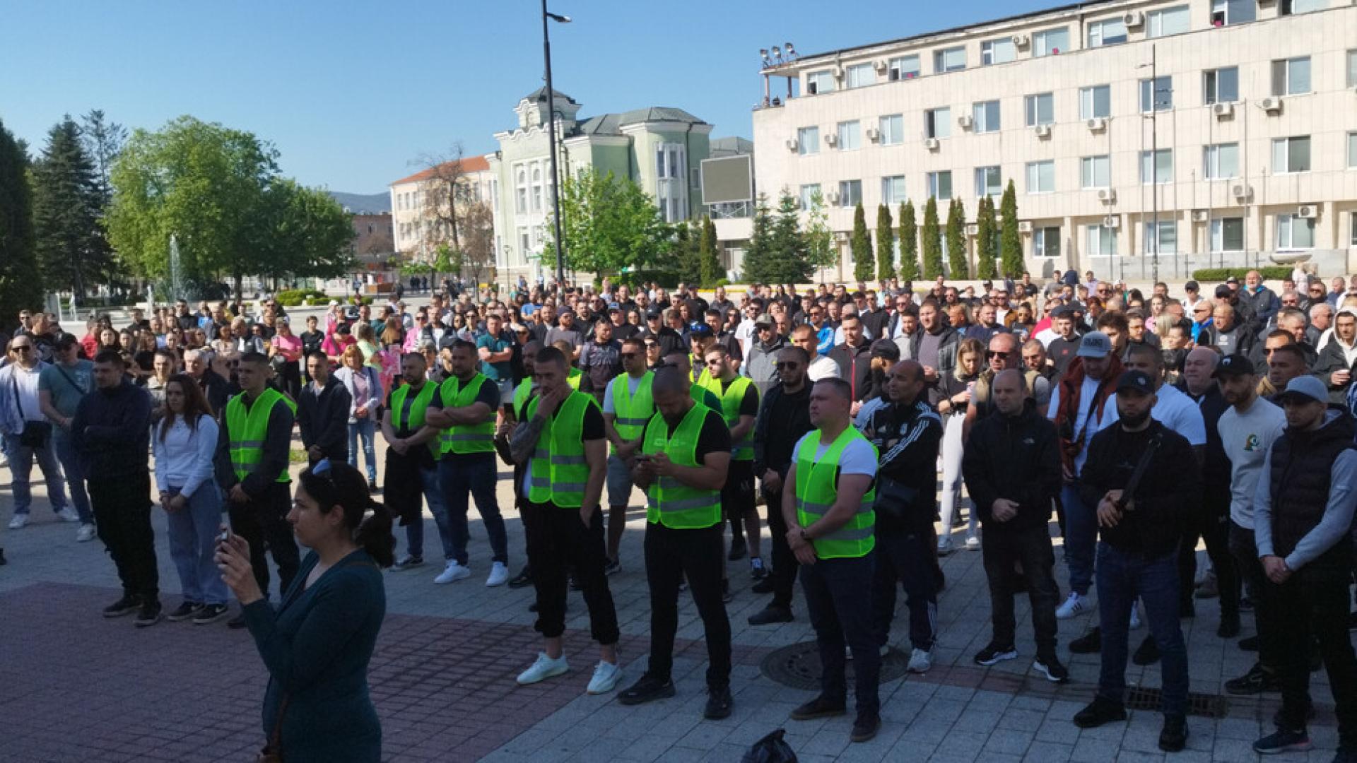 Протест в Търговище с искане за справедливост Десетки се събраха