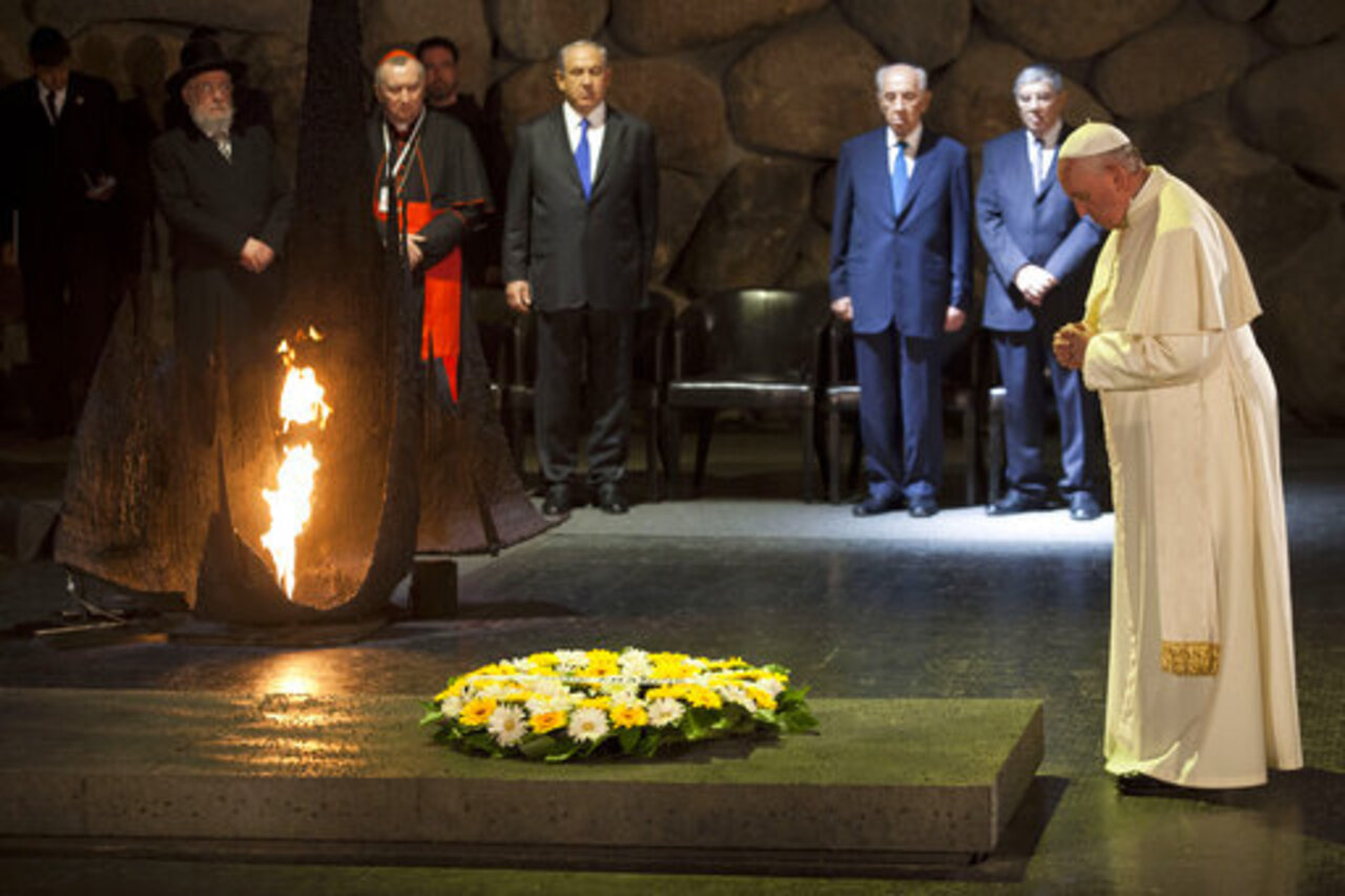<p>Папа Франциск почина на 88 години.</p>