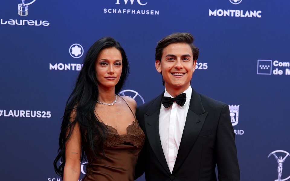 Ослепителна певица дари звезда на Рома с дъщеря