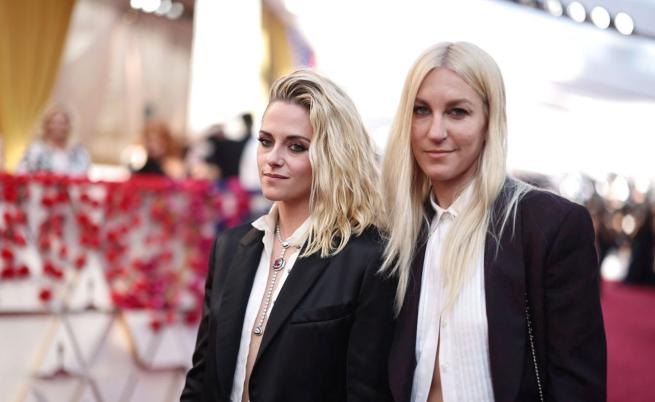 Коя е Дилън Майер — годеницата (а може би вече съпругата) на Кристен Стюарт?