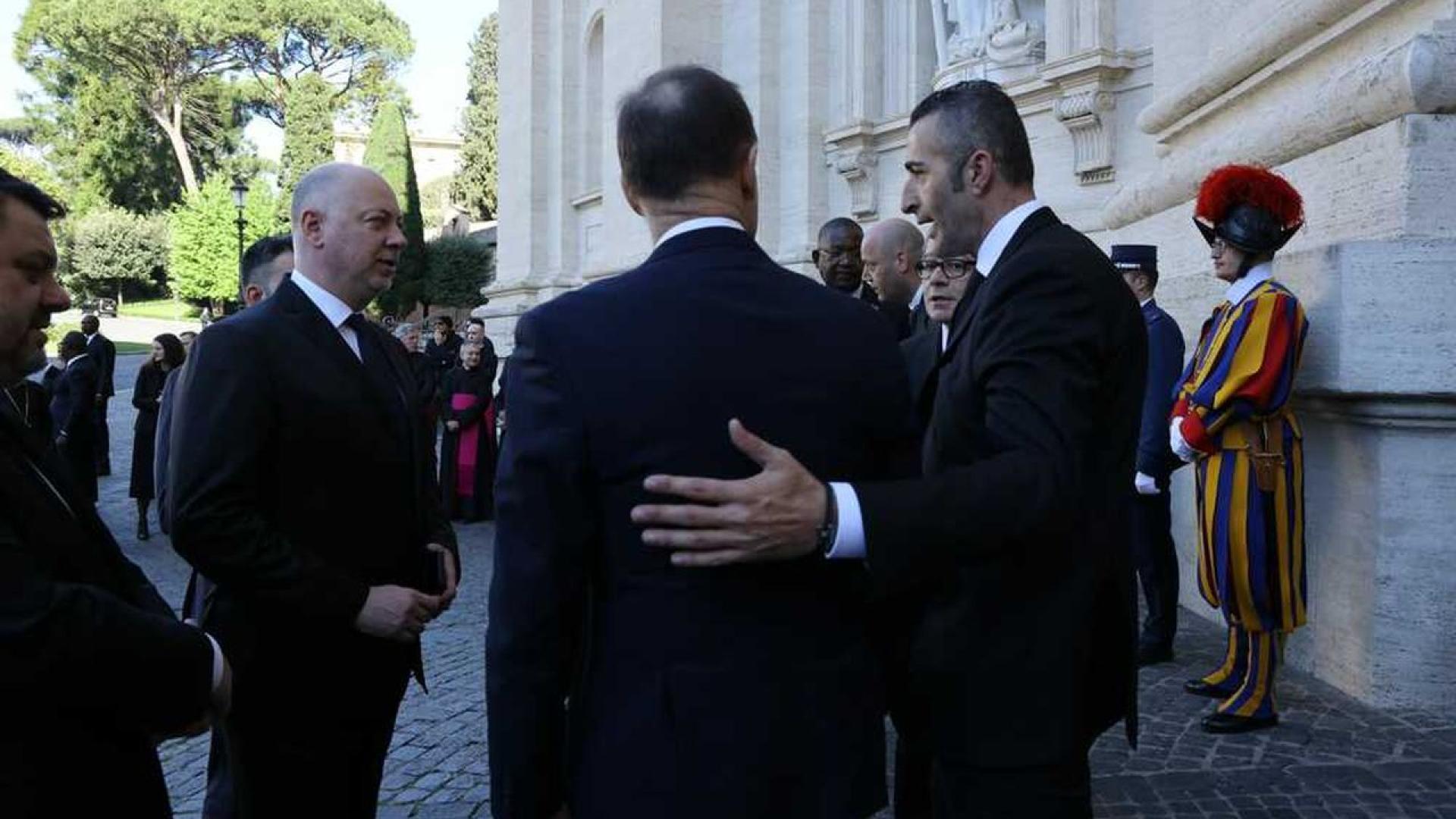 Министър председателят Росен Желязков пристигна във Ватикана където заедно с водената