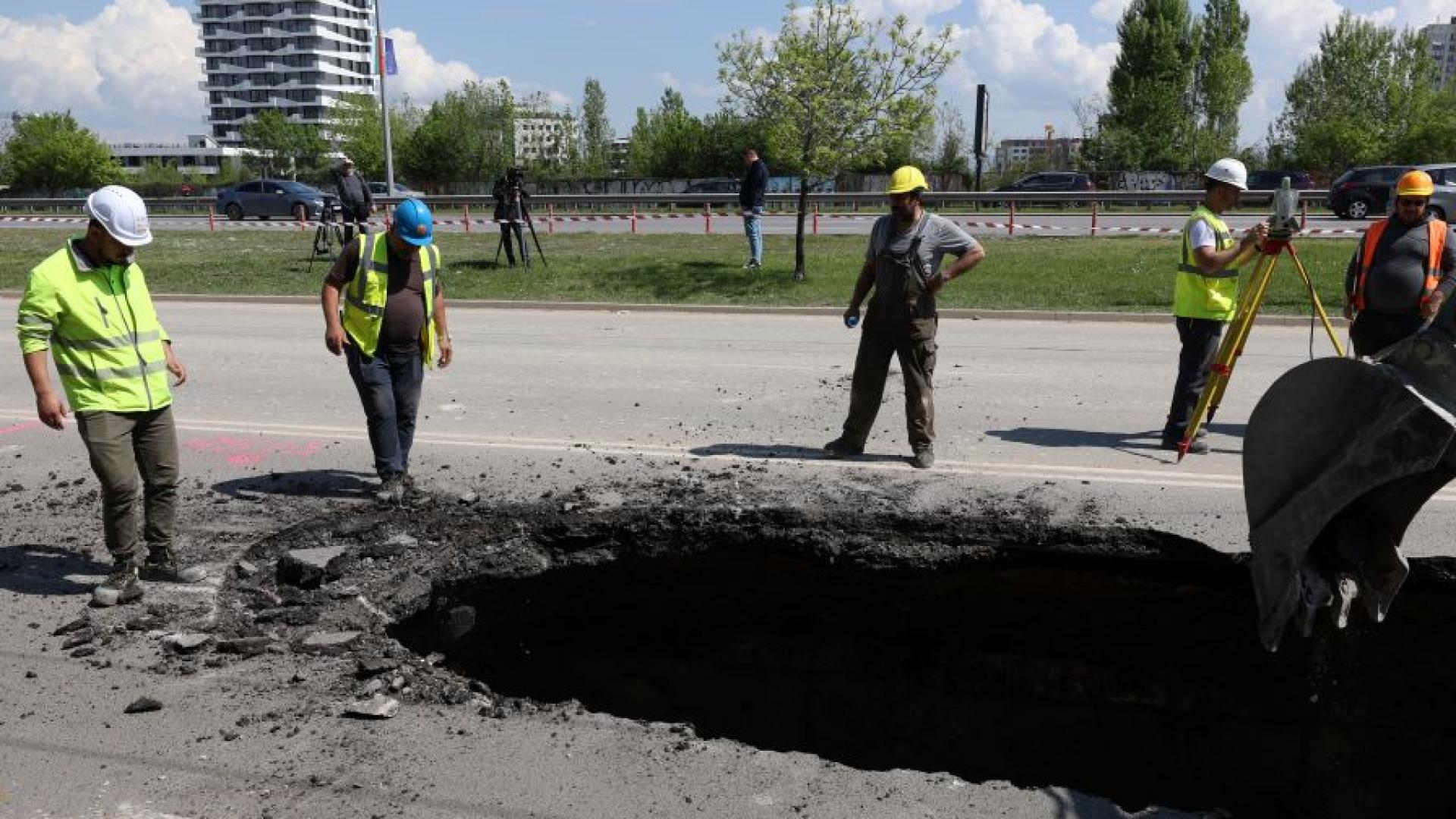Установено е пропадане в част от лентата на пътното платно