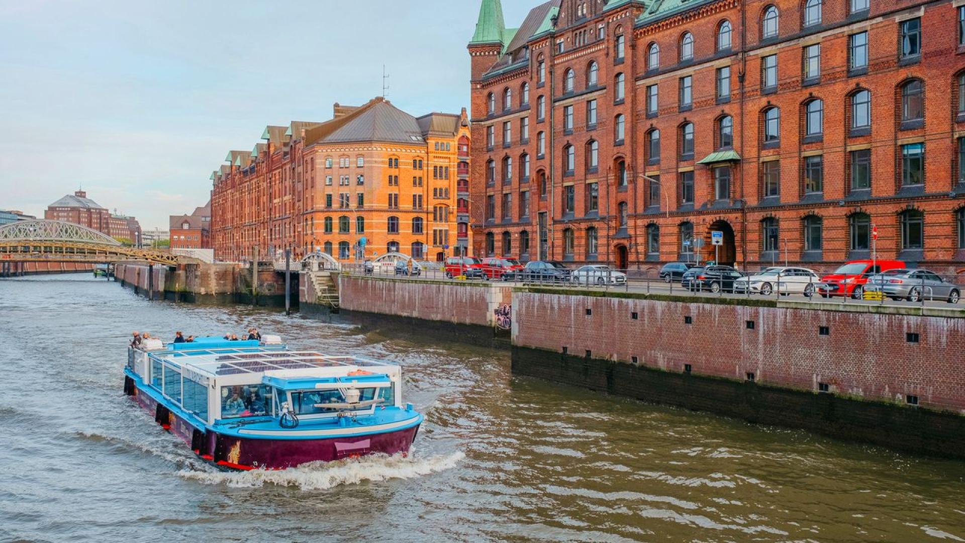 Немската писателка на бестселъри Александра Фрьолих беше открита мъртва в плаваща къща