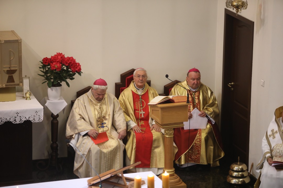 <p>Заупокойна литургия в католическата църква Св. Йосиф София в памет на Папа Франциск.</p>