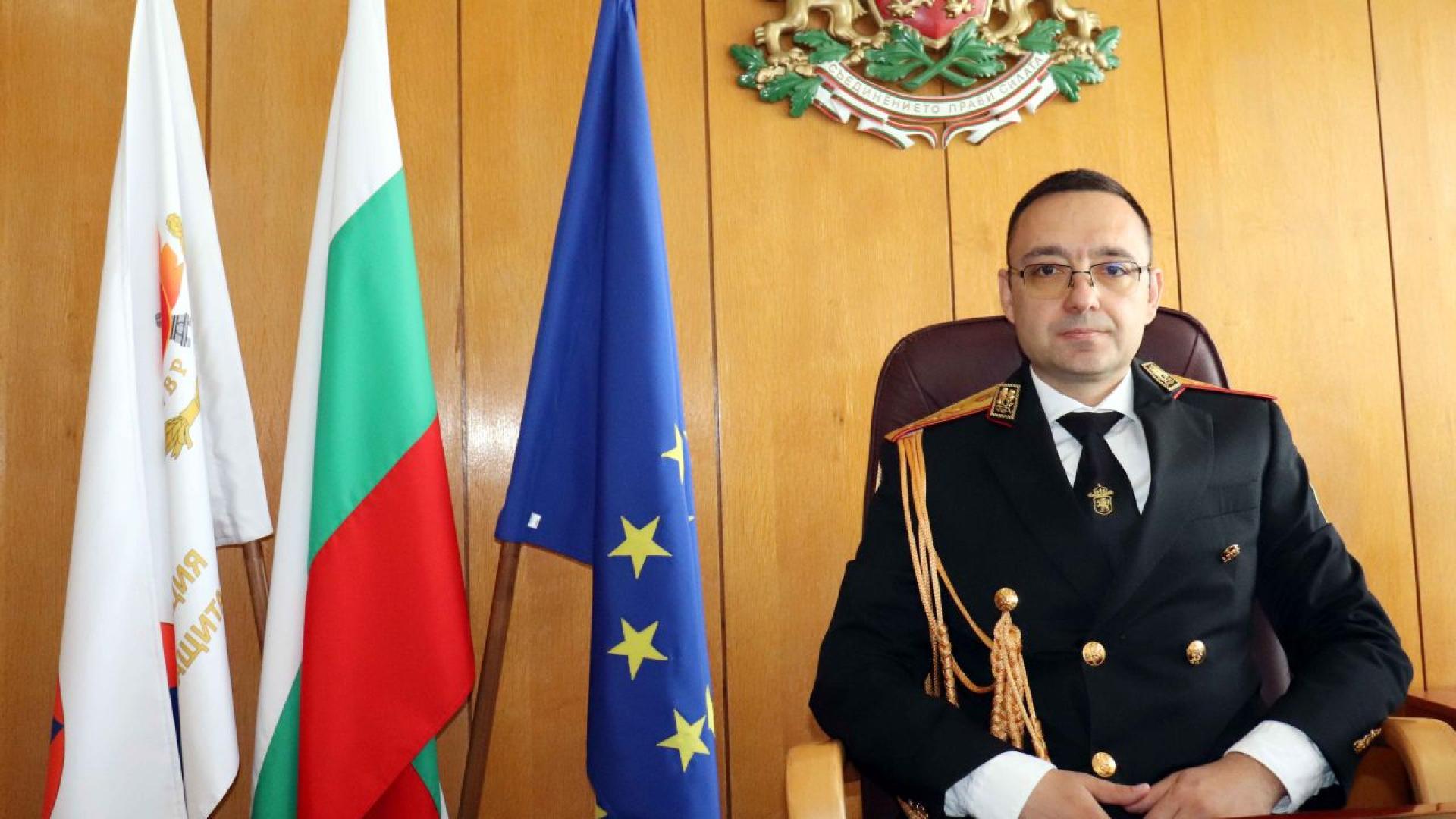 Две възрастни жени бяха спасени с лодка по време на