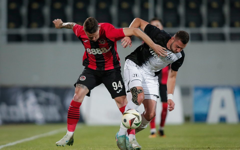 Билети по 15 лева за феновете на Локо Пд за визитата на Локо София