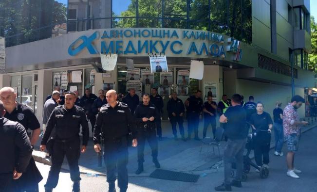 Клиниката, в която издъхна 6-годишният Ангел: Настъпиха неочаквани усложнения
