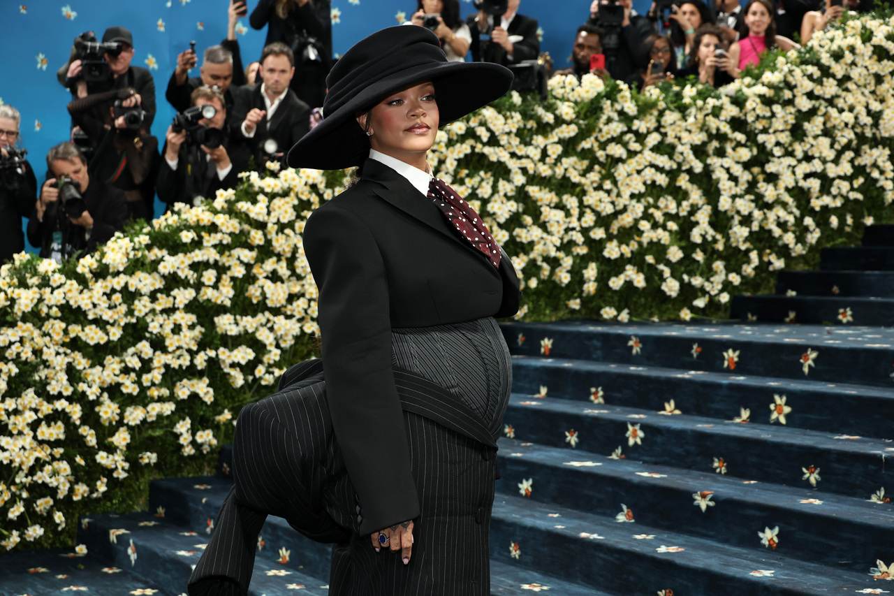 <p>Риана и A$AP Rocky обявиха, че очакват третото си дете по време на Met Gala.</p>