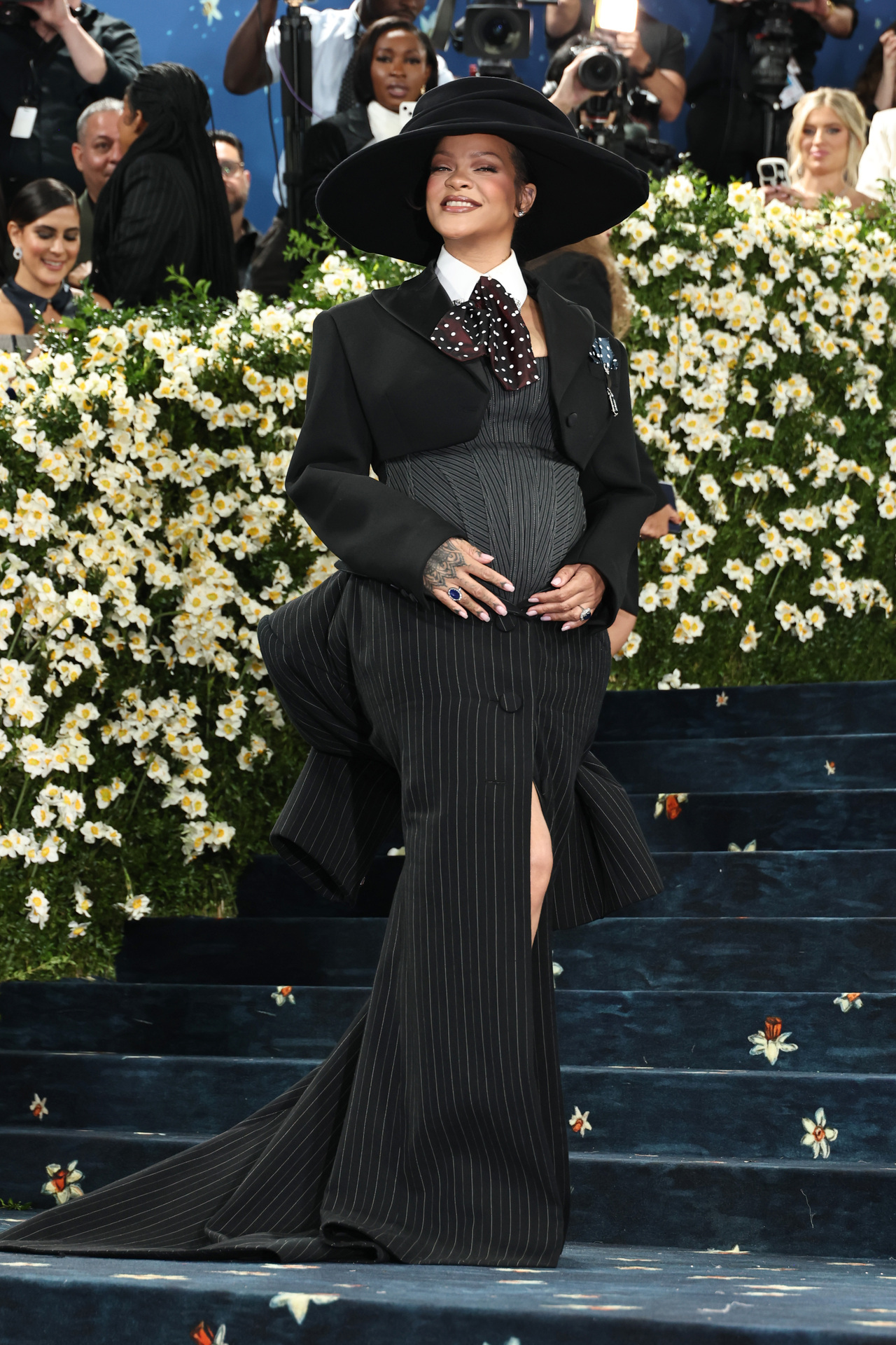 <p>Риана и A$AP Rocky обявиха, че очакват третото си дете по време на Met Gala.</p>