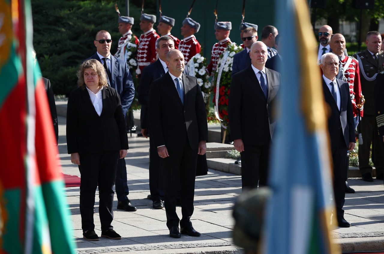 <p>Водосвет на бойните знамена и знамената светини се състоя днес, в Деня на храбростта и празник на Българската армия - 6 май, Гергьовден, на пл. &bdquo;Свети Александър Невски&quot; при Паметника на Незнайния воин.</p>