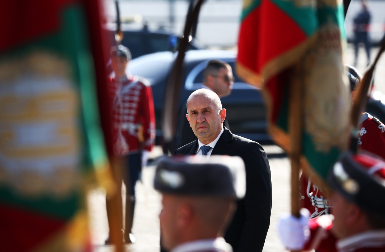 <p>Водосвет на бойните знамена и знамената светини се състоя днес, в Деня на храбростта и празник на Българската армия - 6 май, Гергьовден, на пл. &bdquo;Свети Александър Невски&quot; при Паметника на Незнайния воин.</p>