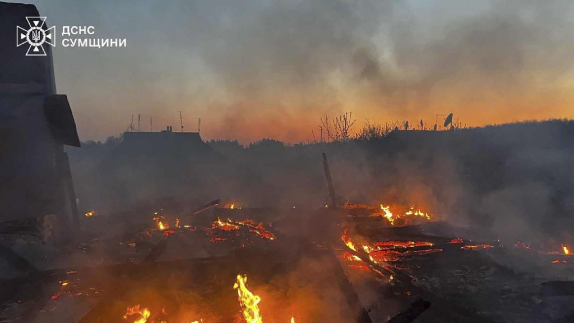 Най малко трима души загинаха а други 11 са ранени след