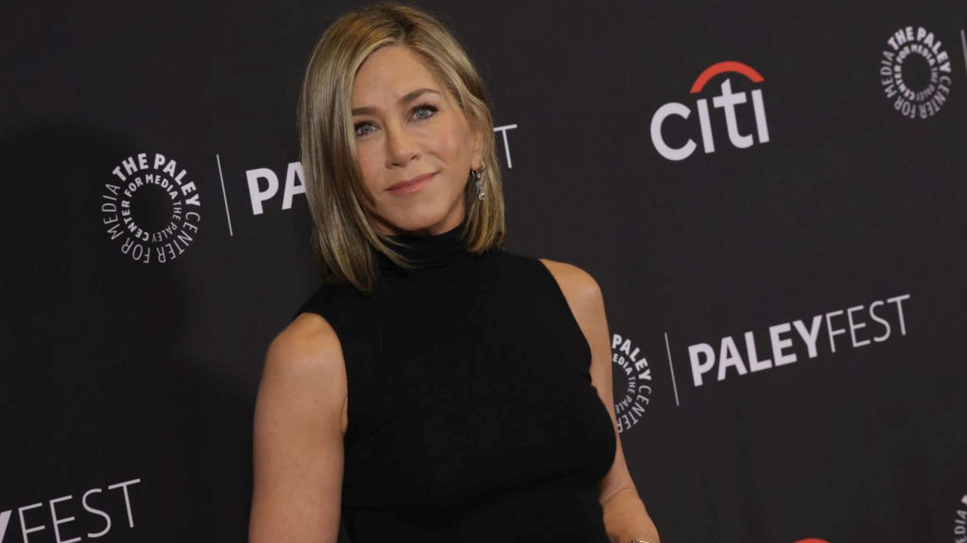 Властите задържаха мъж след като се разби с автомобил в