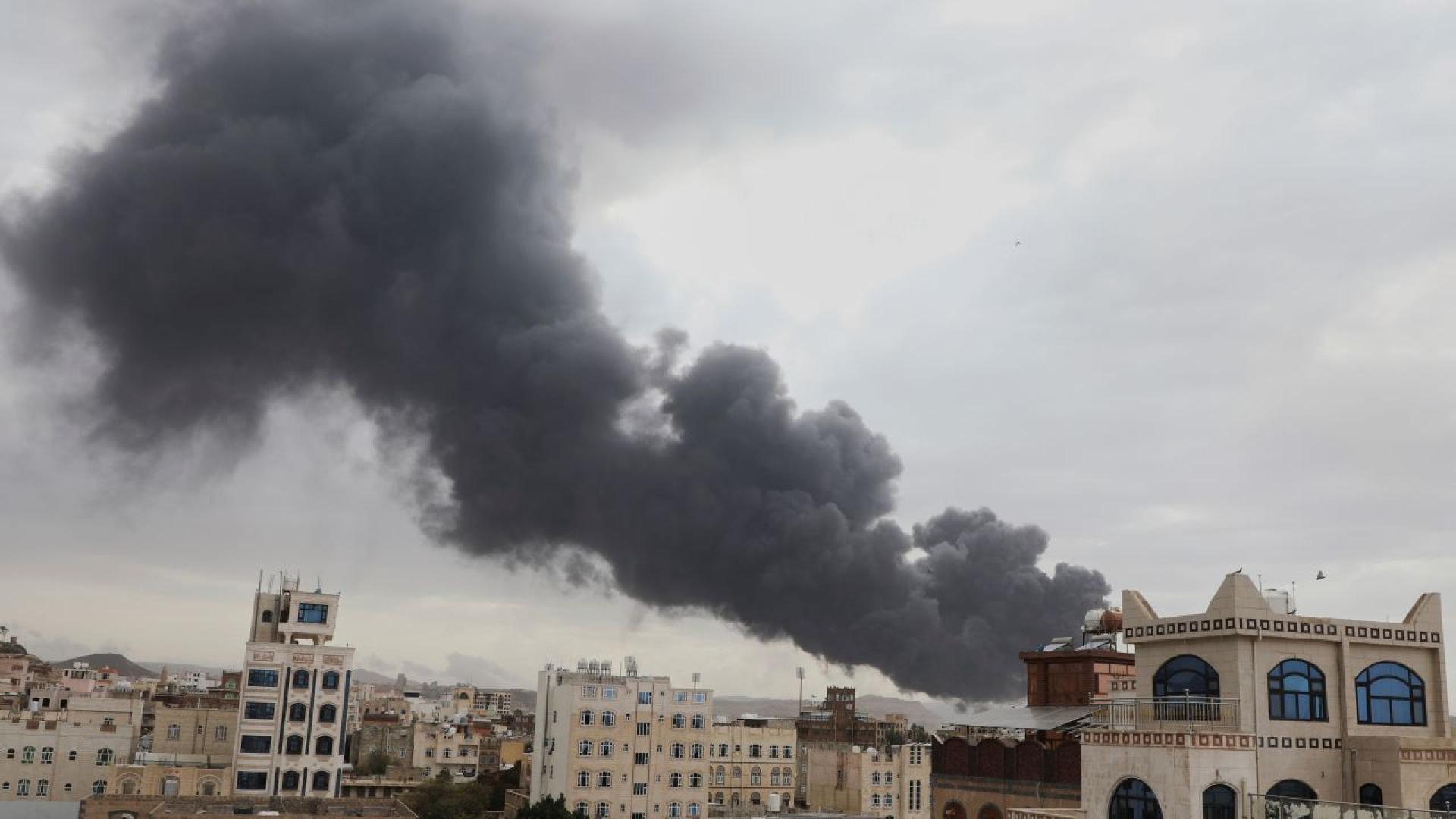 Терминали на летището в йеменската столица Сана са разрушени при