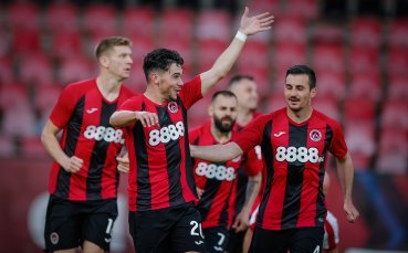 НА ЖИВО: Локомотив София 2:0 Ботев Враца, Делев удвои