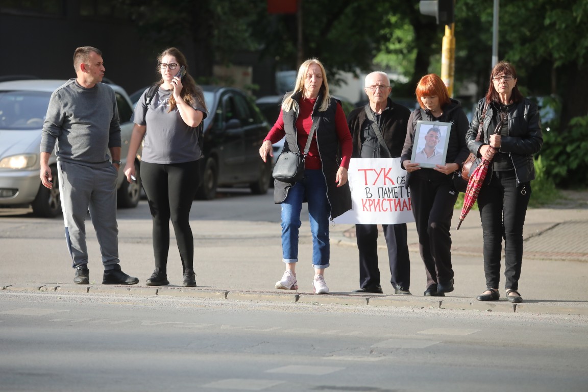 <p>Протест в памет на Ани и Явор на столичния бул. &bdquo;Сливница&ldquo;</p>