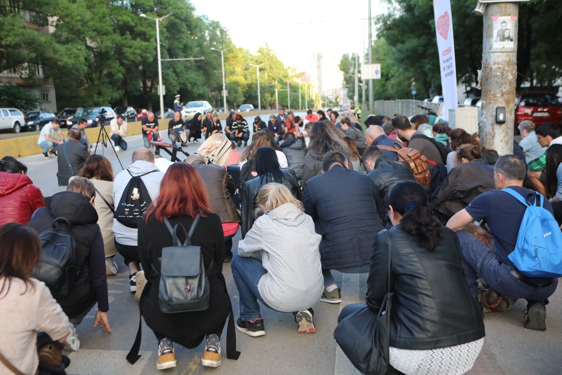 <p>Протест в памет на Ани и Явор на столичния бул. &bdquo;Сливница&ldquo;</p>