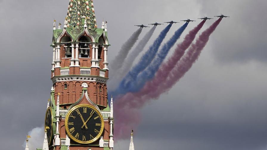 Руски Су-25 репетират за парада на 9 май на Червения площад