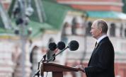 Посланието на Путин от Червения площад - 11,5 хиляди военни, десетки бронирани машини и изтребители взеха участие в парада