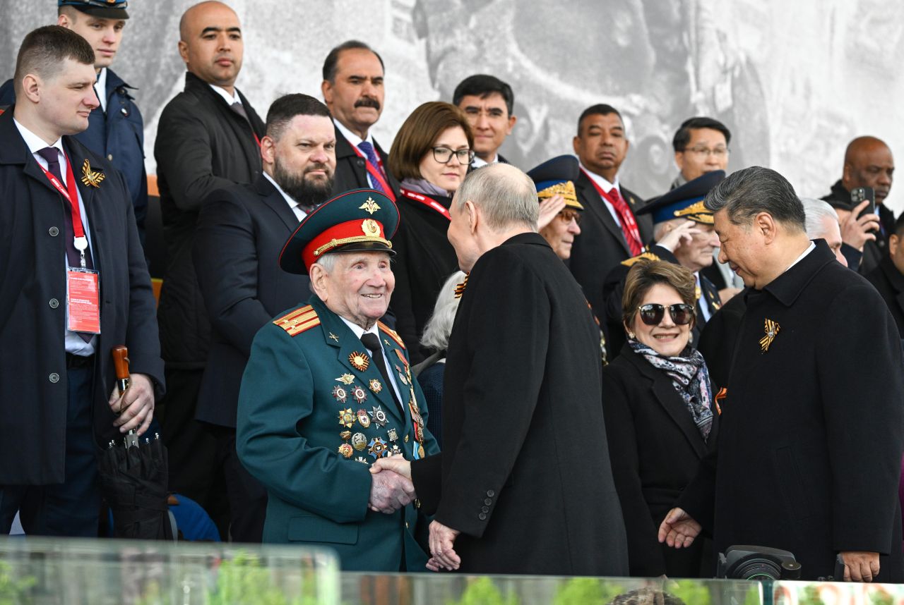<p>Червеният площад в марш: Най-впечатляващите кадри от парада в Москва</p>