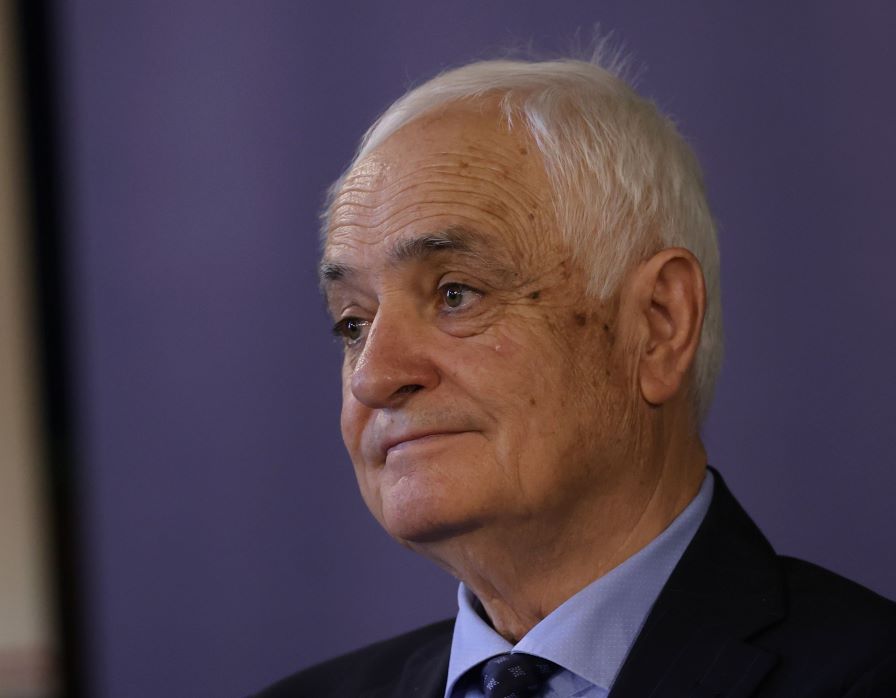 Министър Запрянов е разрешил преминаването на чужди въоръжени сили през въздушното пространство на България