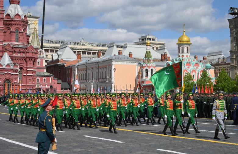 Червеният площад в марш Най впечатляващите кадри от парада в