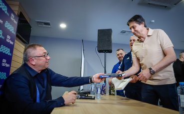 Гибона представи книгата си и направи любопитно описание на трансфера си в ЦСКА