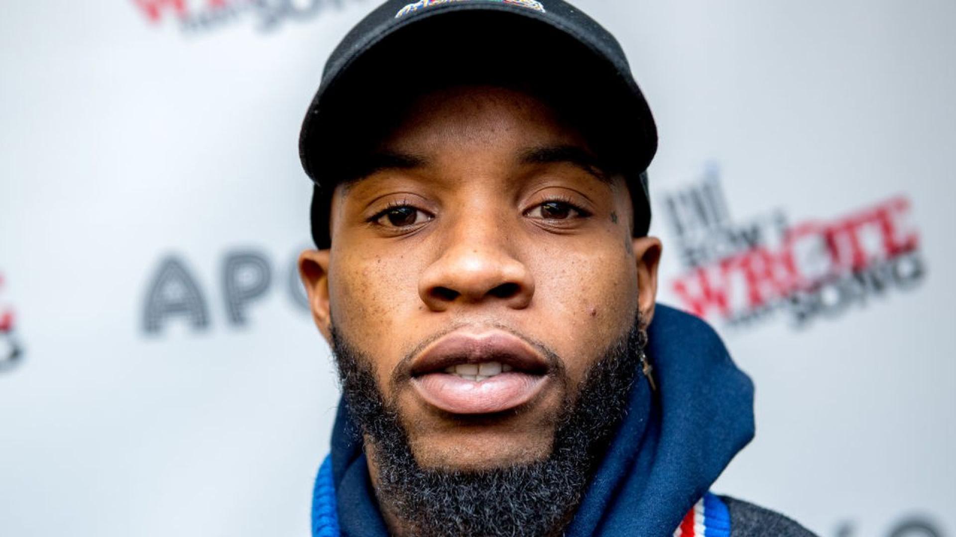 Рапърът Тори Ланес е бил откаран в болница по спешност