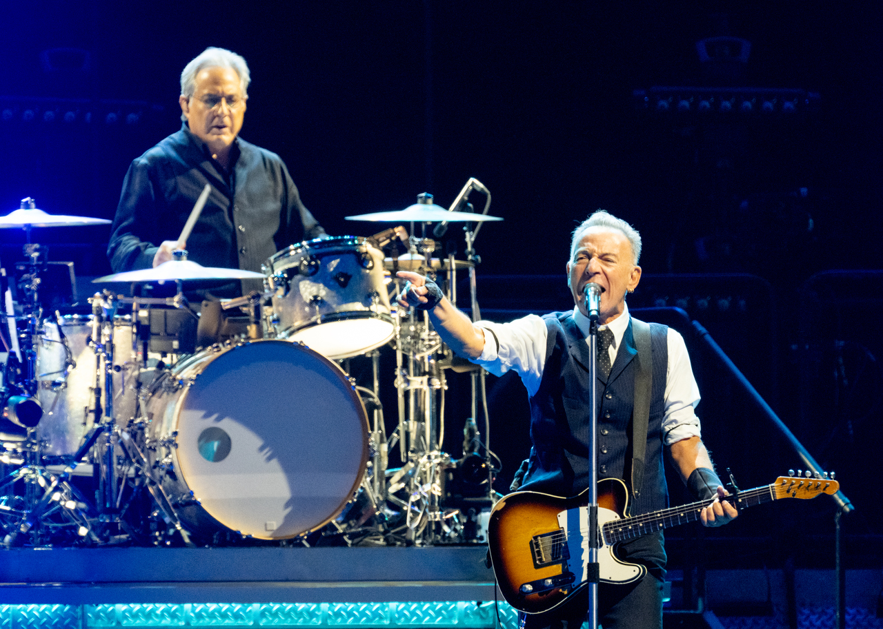 <p>Брус Спрингстийн в светлината на прожекторите в Англия.</p>