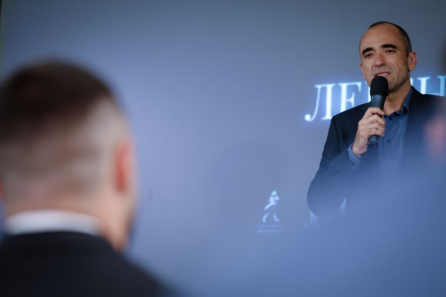 Карлос Насар1