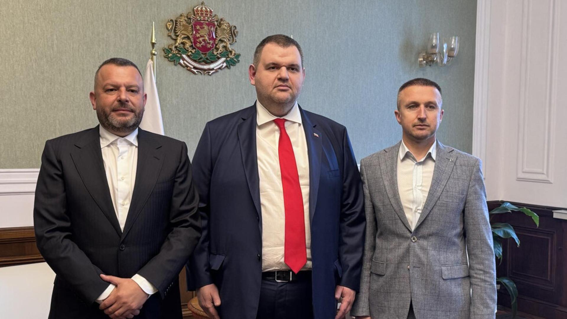 Лидерът на ДПС – Ново начало Делян Пеевски се срещна