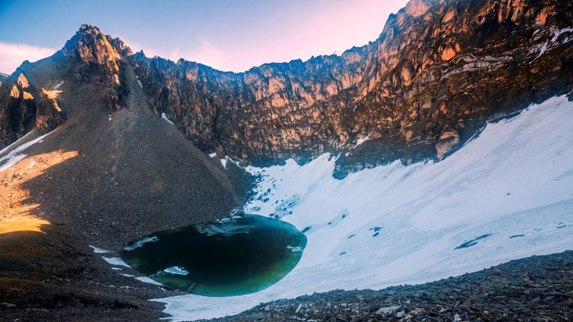 Почти 80 години след като хималайското езеро за първи път